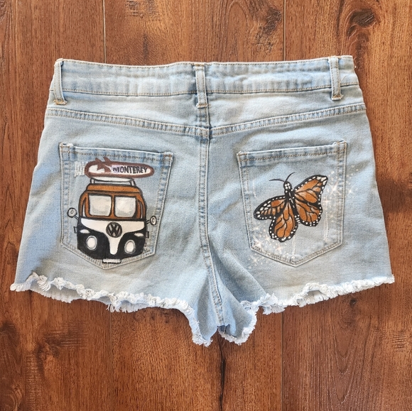 Hand Painted Cut Off Jean Shorts / Forever 21 SIZE 30 Treated Fabric Paint - Picture 1 of 6